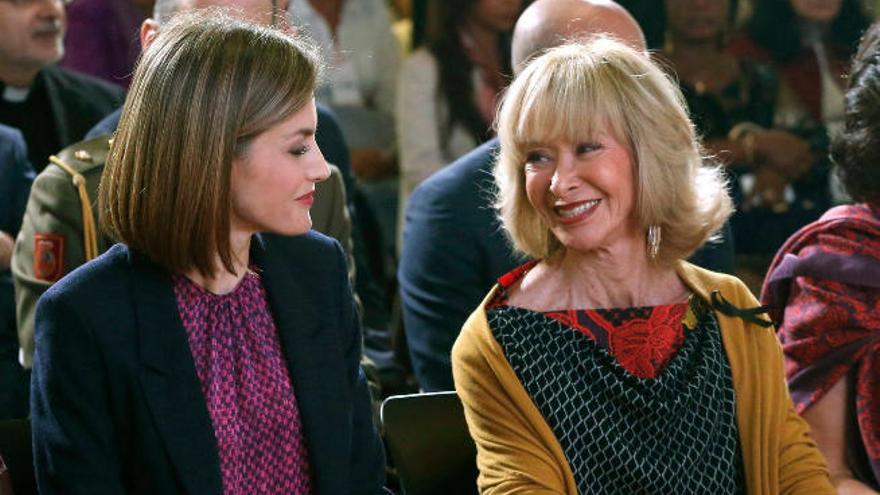 La reina Letizia, ayer, junto a María Teresa Fernández de la Vega.