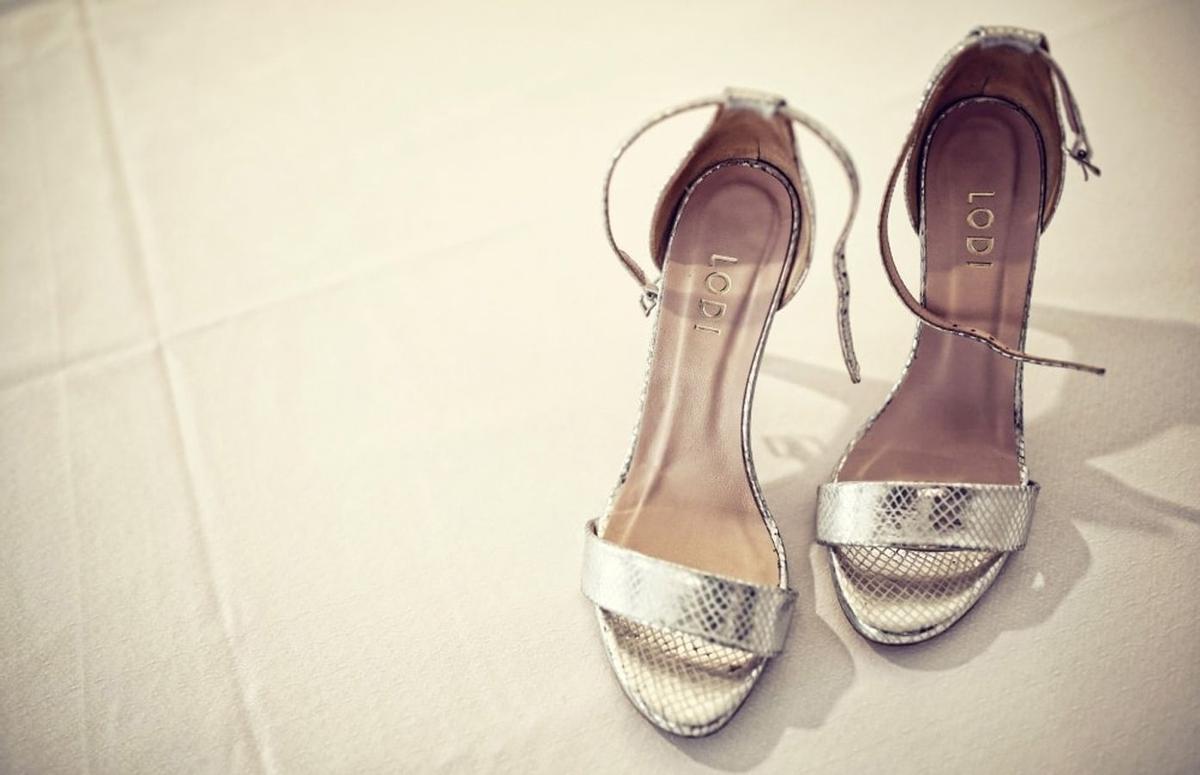 Lo último en zapatos de novia: tonos metalizados