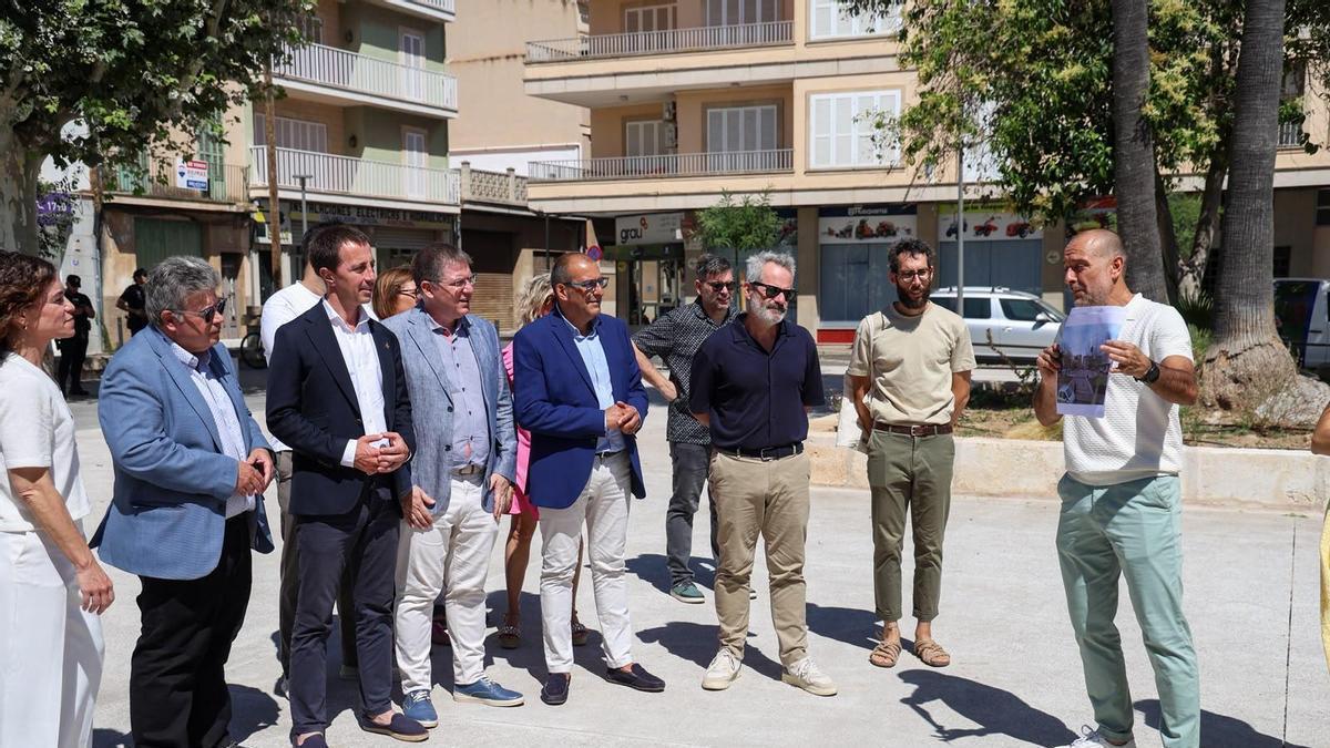 Visita a la remodelación del entorno que une la plaza del Mercat con la plaza Major.