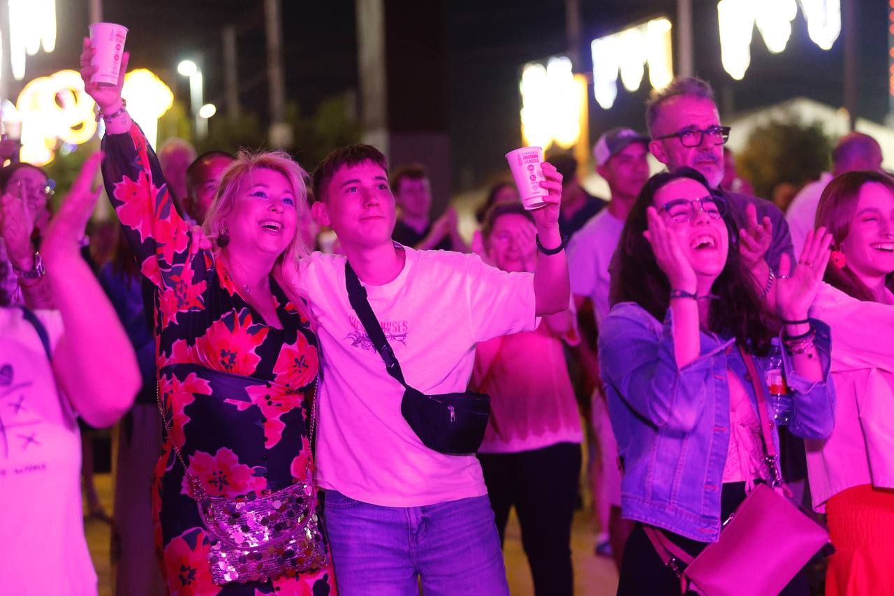 El Arenal se anima desde primera hora en el día del inicio de la Feria de Córdoba