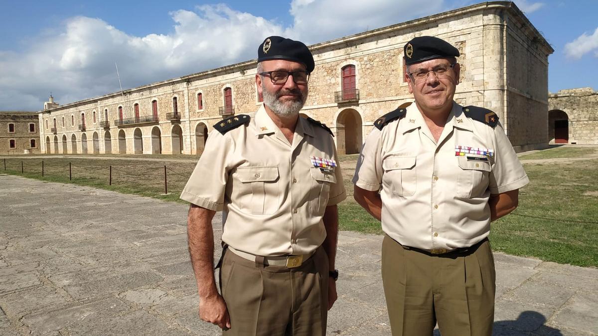 El coronel Salvador Medrano, comandant militar de Girona, i el brigada Juan José Suárez al Castell de Sant Ferran