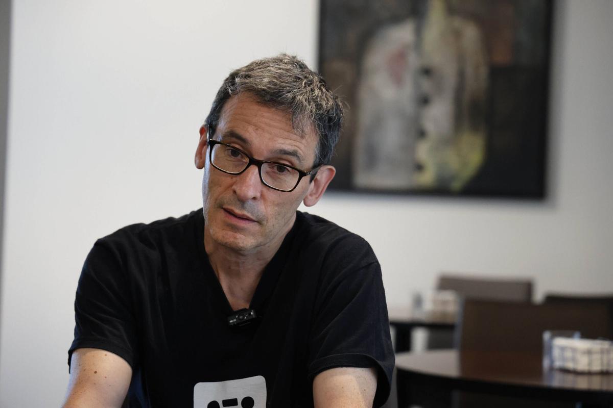 Vigo, Mar de Vigo. Entrevista a César Rendueles por su libro "Redes vacías: tecnología catastrófica y el fin de la democracia"