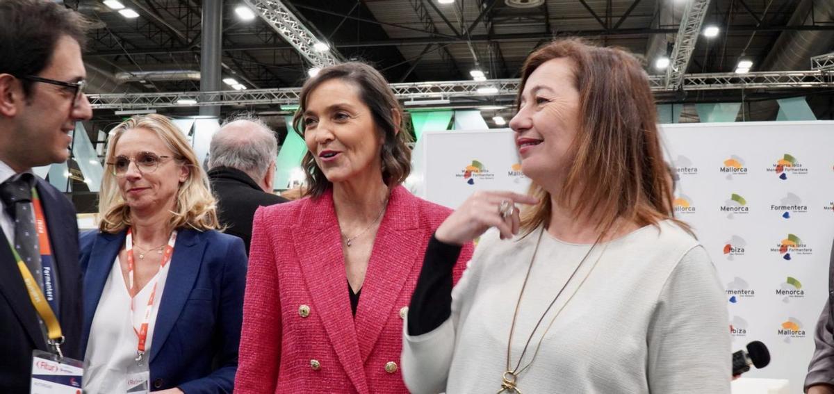 Negueruela, Frontera y Armengol con la ministra Maroto en su visita al estand de Balears. | GOVERN