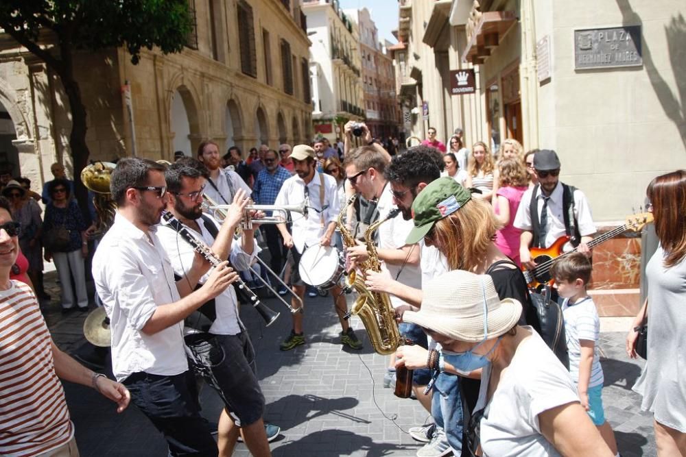 Música balcánica en el centro de Murcia