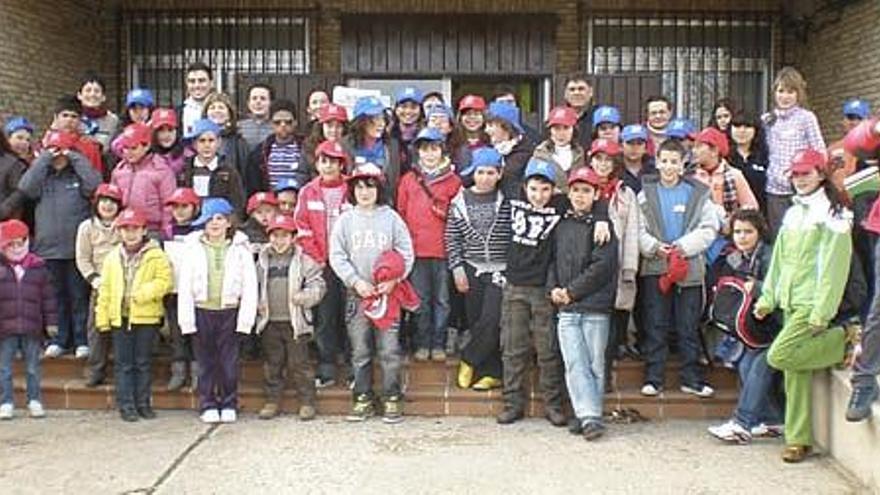 Los estudiantes atienden en una de las actividades realizadas durante el encuentro hispanoluso.