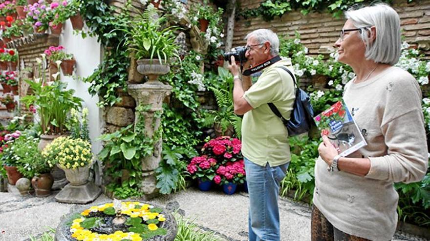 El Ayuntamiento acometerá &quot;un cambio radical&quot; en la gestión de los patios