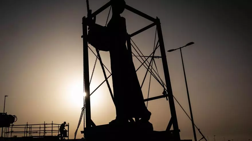 La estatua del Padre Anchieta ya está colocada en su nuevo pedestal