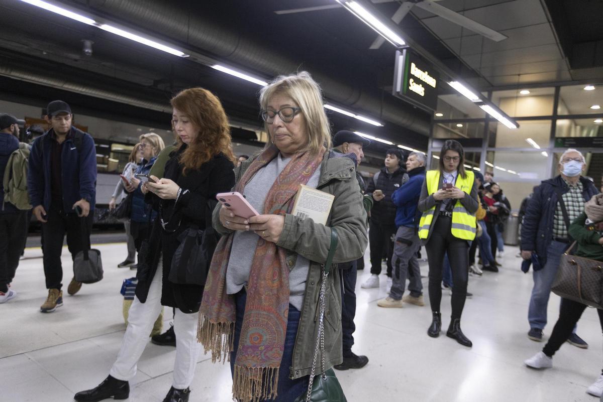 Así se ha vivido la huelga de Renfe en la estación de Sants de Barcelona