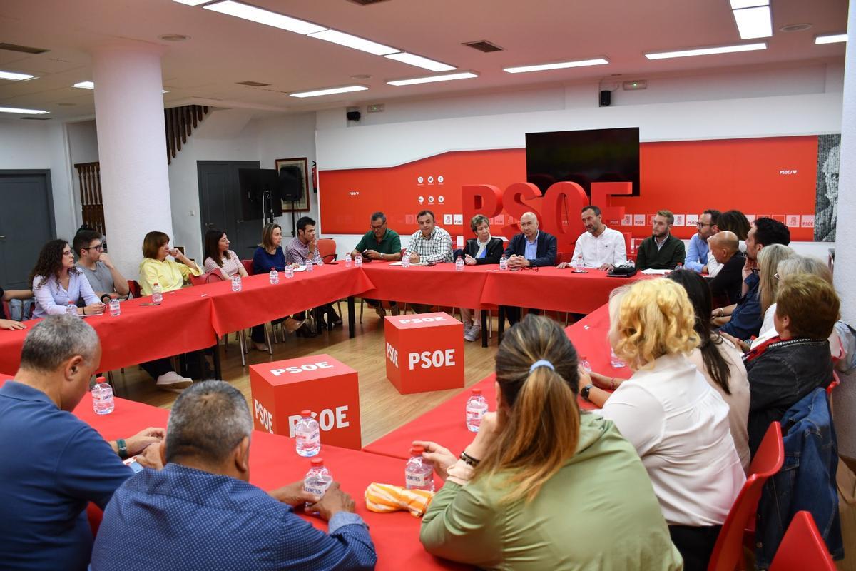 Ejecutiva socialista reunida en la noche del lunes