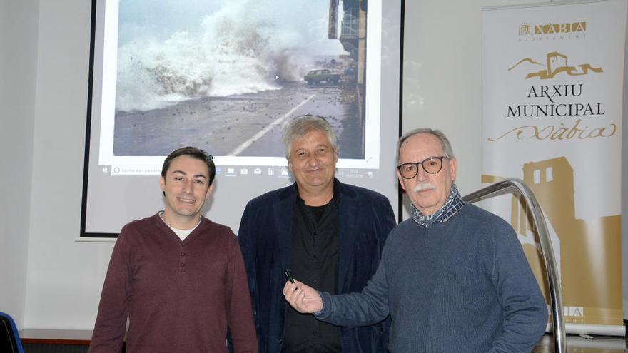 El maestro Vicent Ferrer dona 6.000 fotos al Arxiu de Xàbia