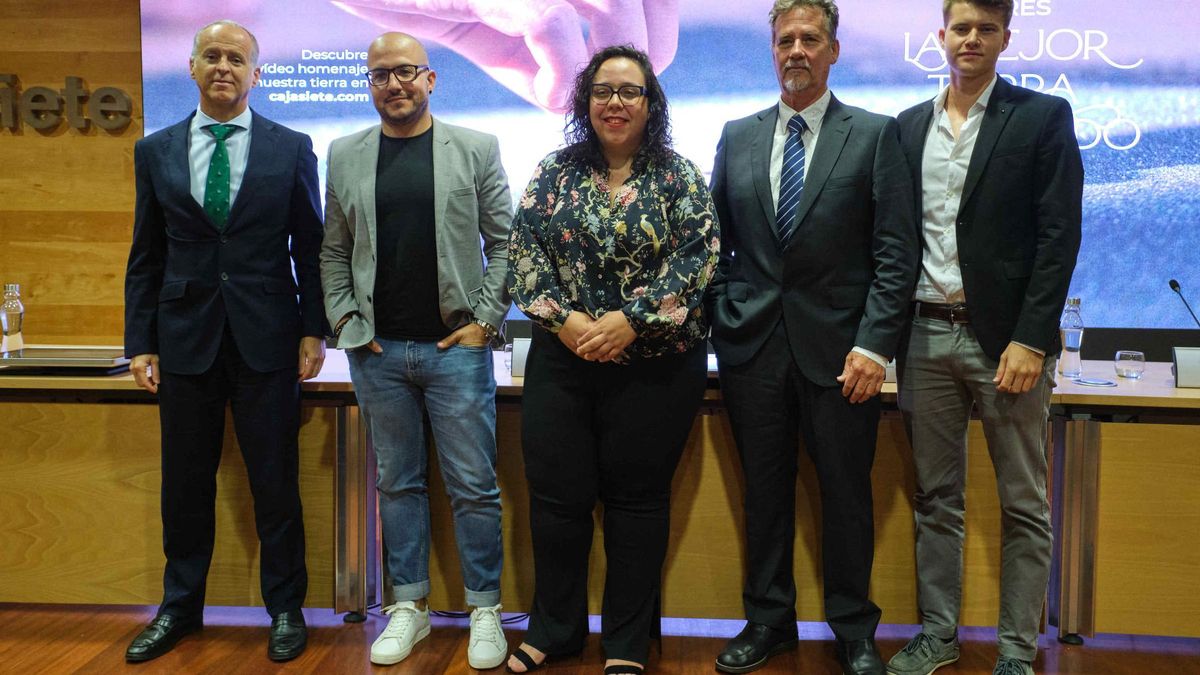 Manuel del Castillo, Víctor Estárico, Marta Santos y Domingo y Jorge González durante la presentación de ‘Tierra de futuro’.