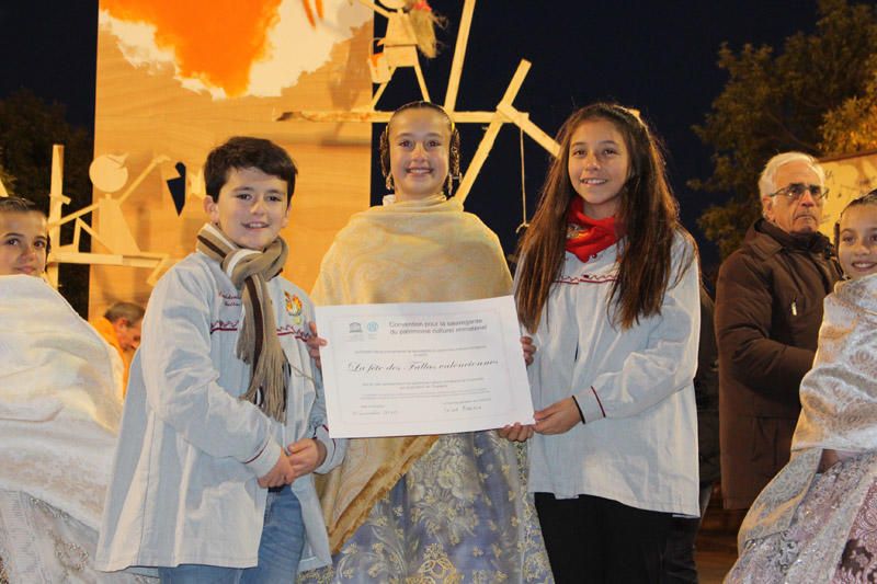 Entrega de los certificados de la Unesco a las Fallas infantiles