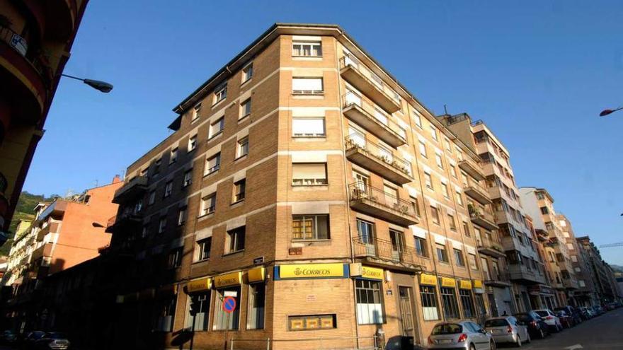 La antigua oficina de Correos, en el centro de Mieres.