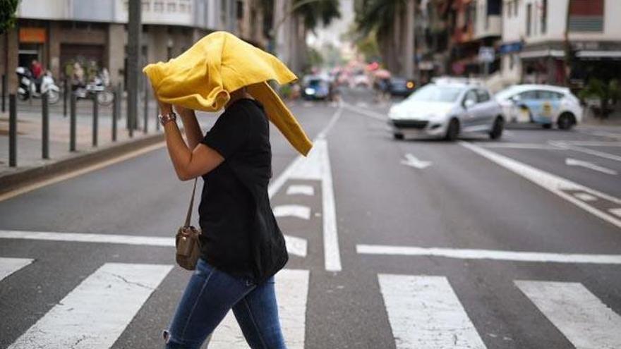 Lunes de nubes y lluvia en Canarias