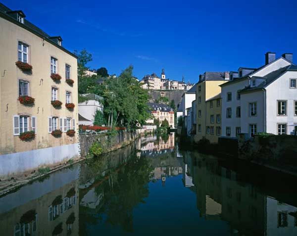 La ciudad de Luxemburgo se ubica en la confluencia de los ríos Alzette y Pétrusse