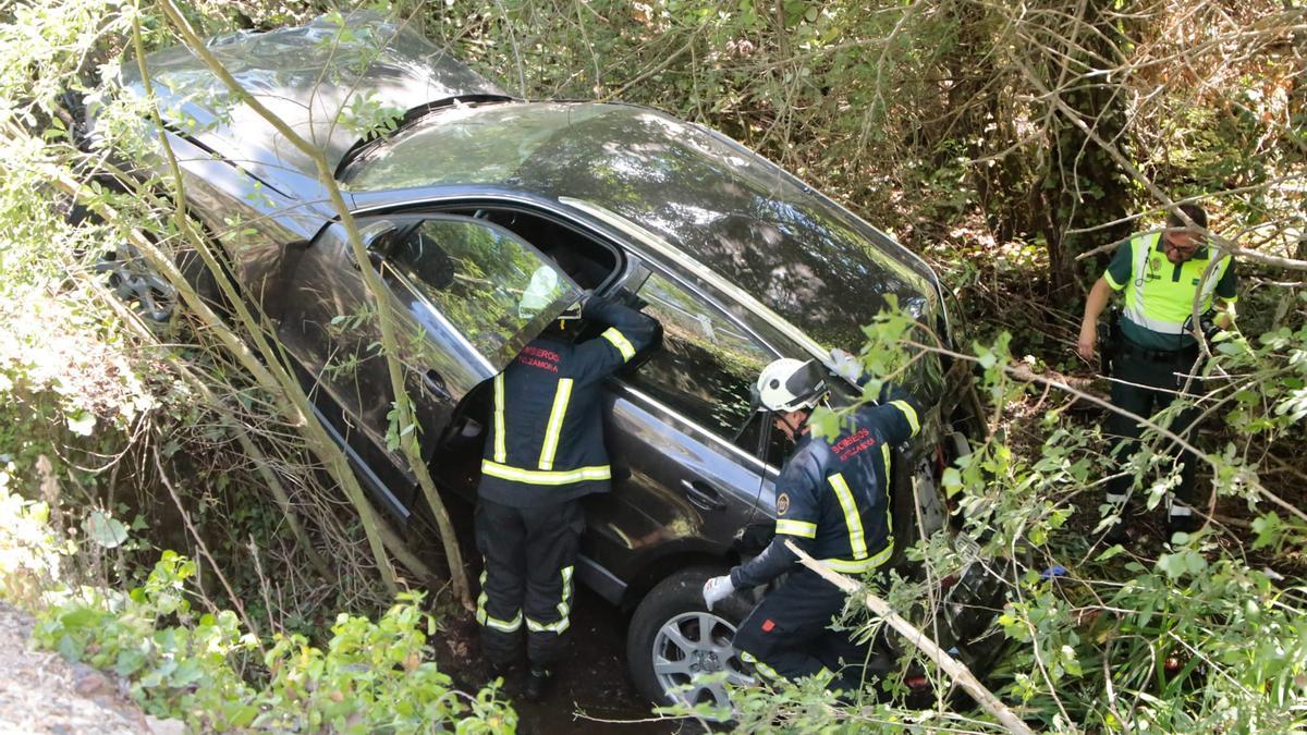 Coche accidentado en la N-122.