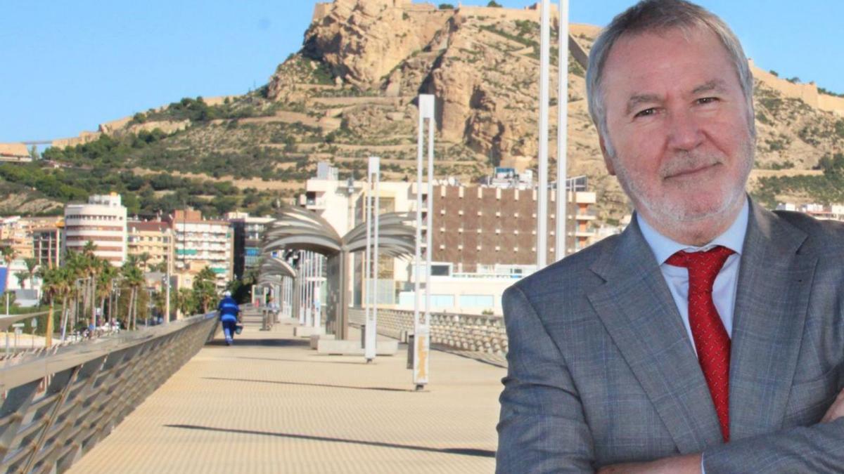 Juan Antonio Gisbert lidera la apuesta por abrir el puerto a la ciudad de Alicante. | INFORMACIÓN