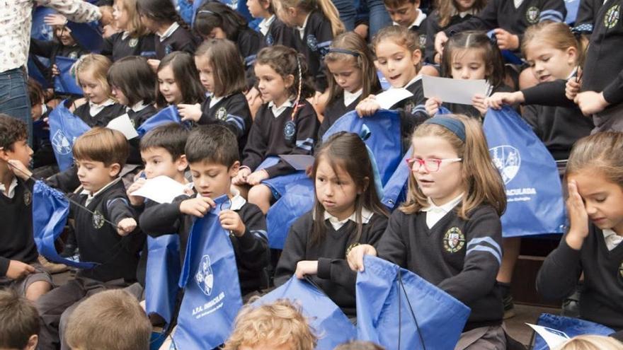 Alumnos de La Inmaculada, celebrando su 125.º aniversario.