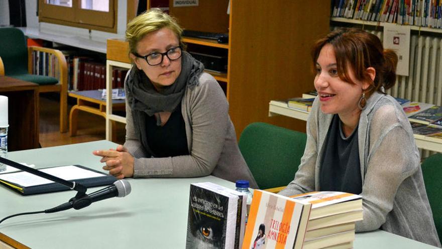 Presentació dels llibres &#039;Trilogía amnesia &#039; i &#039;El infierno en la lujuria de Gabriel&#039; amb Montserrat Juncadella (esquerra) i Sílvia Caballol