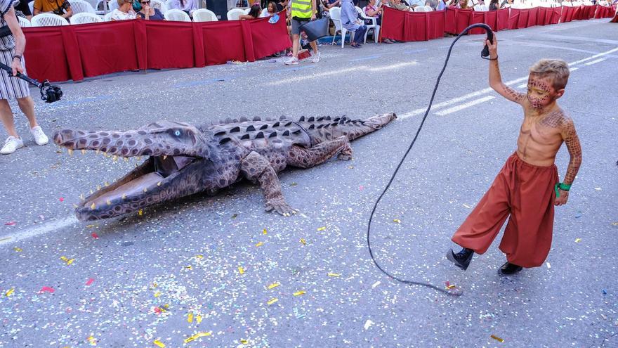 La identidad del caimán humano de las fiestas de Villena