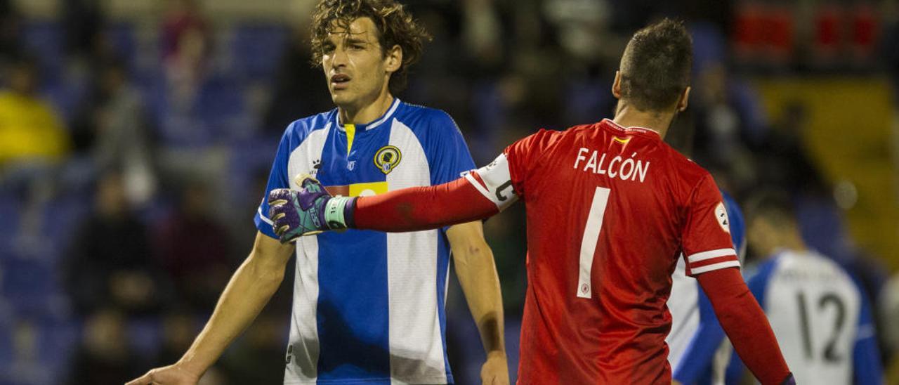 Falcón anima a Fran Miranda durante el Hércules-Mestalla disputado en el Rico Pérez esta temporada.