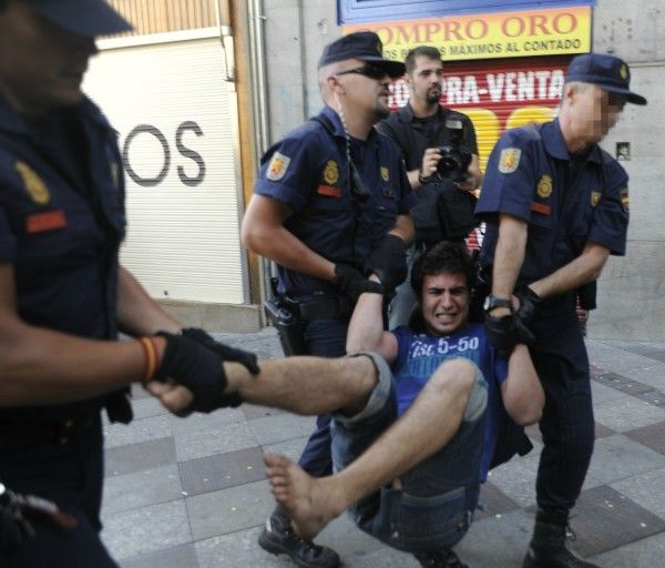 Desalojo de los indignados acampados en la Puerta del Sol y el Paseo del Prado