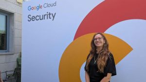 Cristina González Pitarch, ayer en el centro de Ciberseguridad de Google (GSEC), en Málaga.  | L. O.