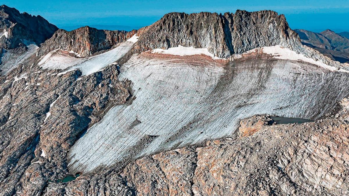 La glacera de l’Aneto va desapareixent de manera ràpida.