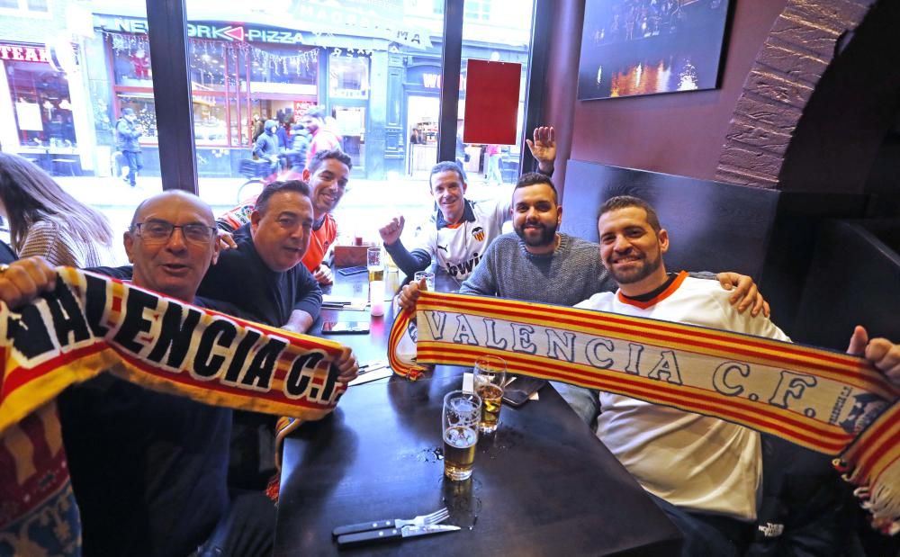 La afición del Valencia CF invade Ámsterdam