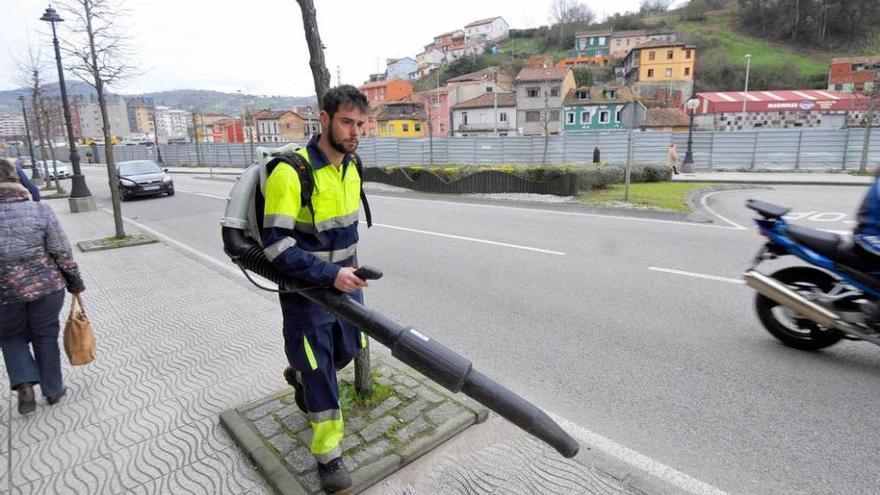 Un trabajador del Ayuntamiento de Langreo.