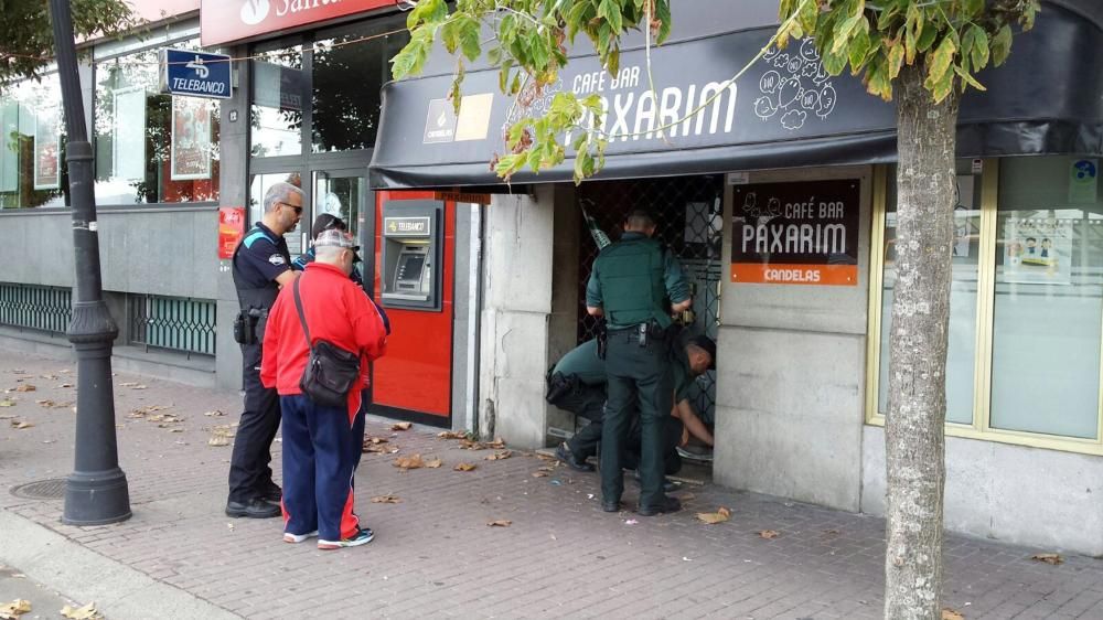 La dueña del bar Paxarín fue trasladada en estado de shock después de un intento de atraco a mano armada