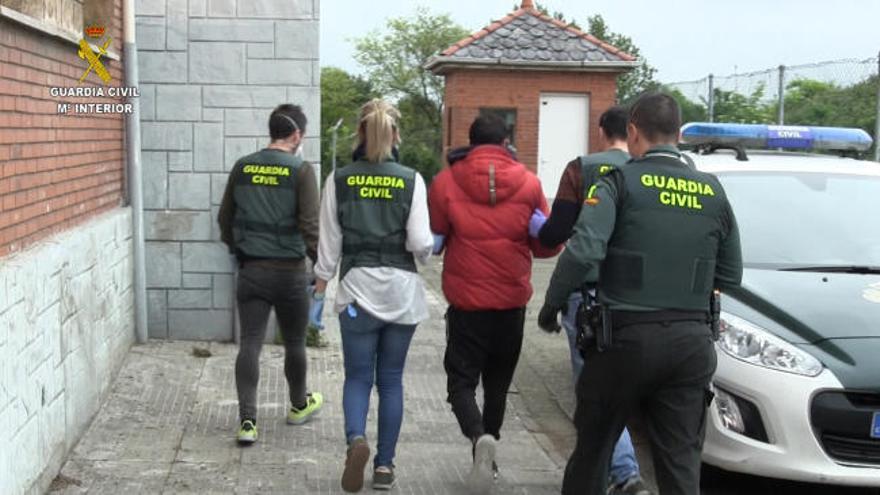 Vídeo: La Guardia Civil detiene a tres personas por saltarse varias veces el confinamiento para delinquir