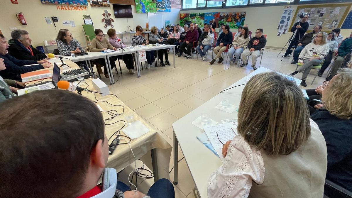Un momento de la visita del grupo de teatro al CAI de Villalegre.