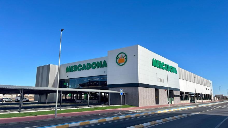 Fachada de la nueva tienda eficiente de Mercadona en Fuente Álamo