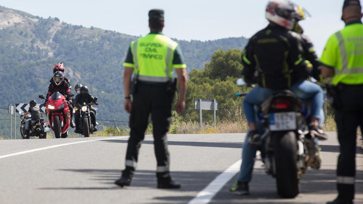 Imagen de archivo de un control de la Guardia Civil de Tráfico en La Carrasqueta.