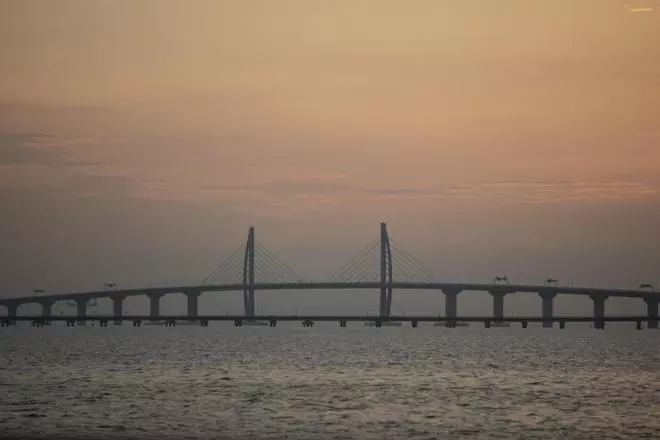 La Xina inaugura el pont marítim més llarg del món