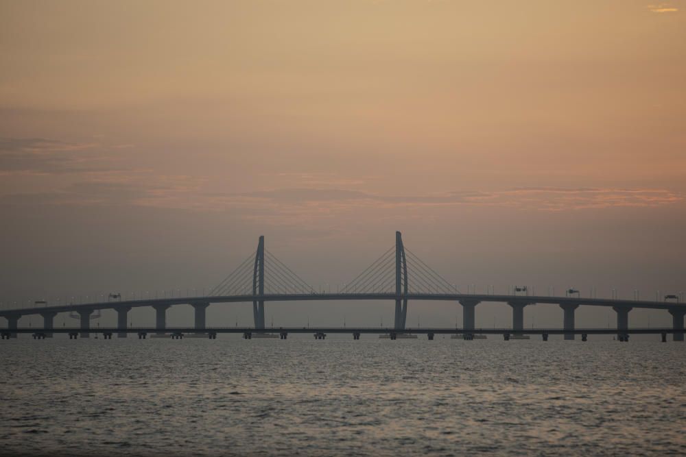 La Xina inaugura el pont marítim més llarg del món