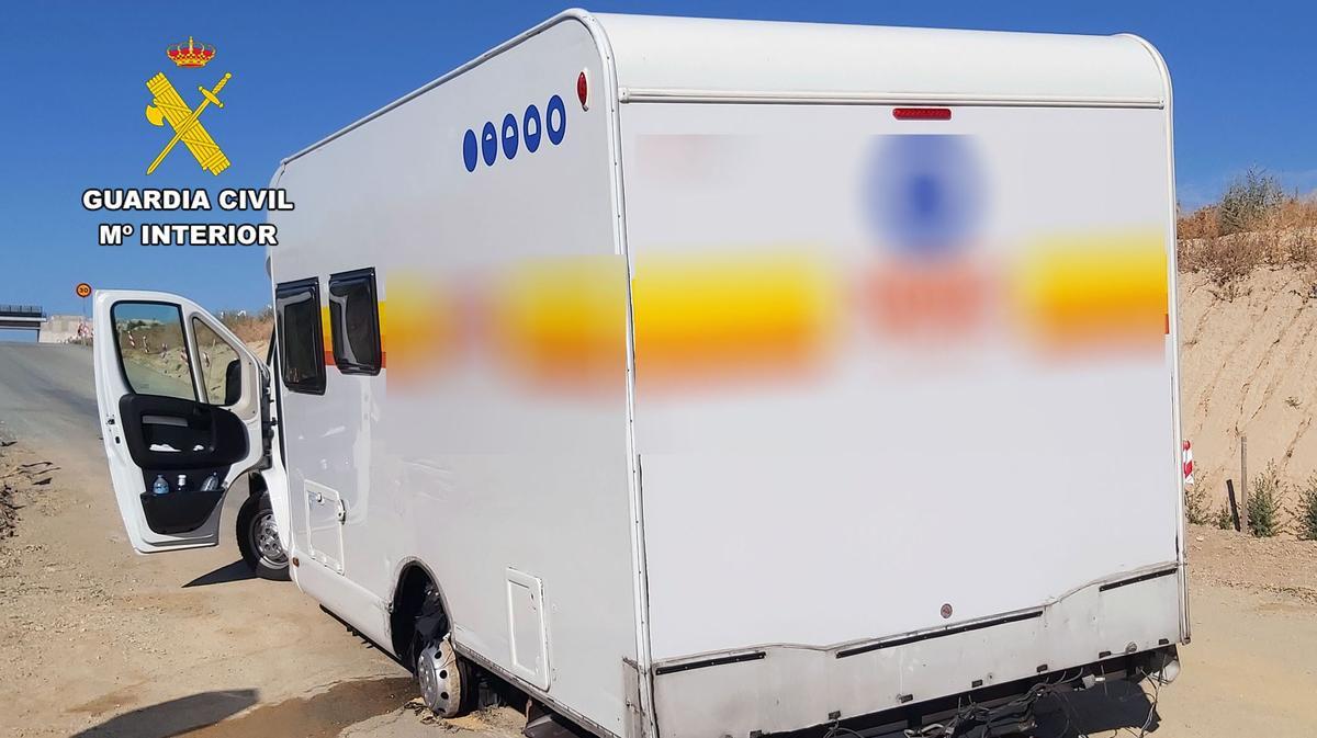 Abandonan en Alhama de Murcia una autocaravana con más de medio millar de kilos de droga dentro.