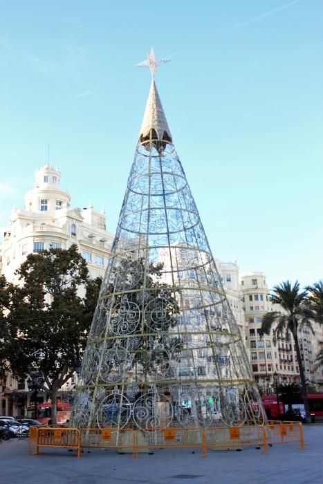 Montaje del árbol de navidad del ayuntamiento