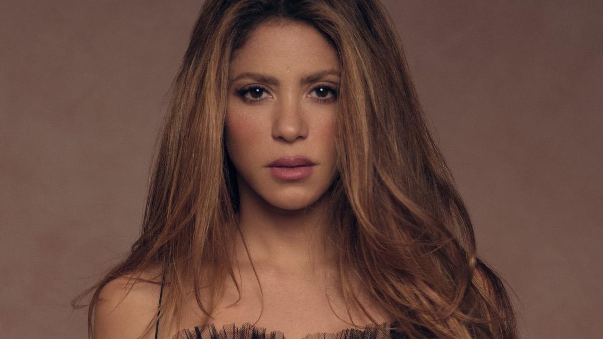 Shakira comparte sus fotos más 'hot' con Lucien Laviscount (y aclara si habrá nueva canción para Piqué)