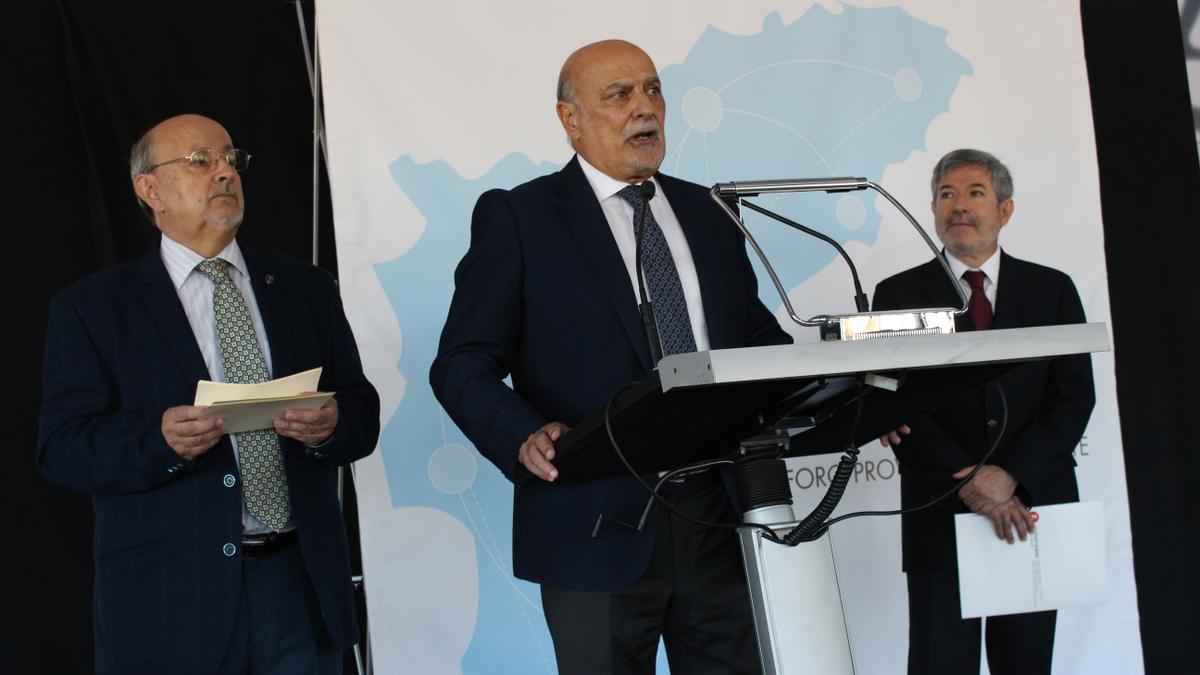 Fernando Candela,Presidente; Francisco Martín-Irles, Secretario y Francisco Menargues,Tesorero de UPA en un acto del Foro PROA.