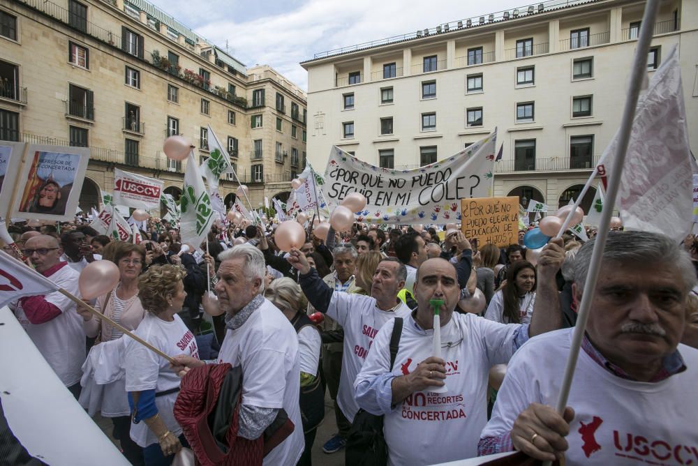 Manifestación en contra de los recortes de aulas en la enseñanza concertada