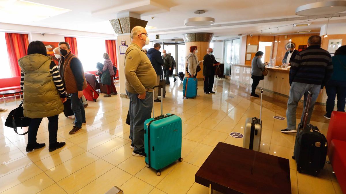 Turistas del Imserso en un hotel de Ibiza.