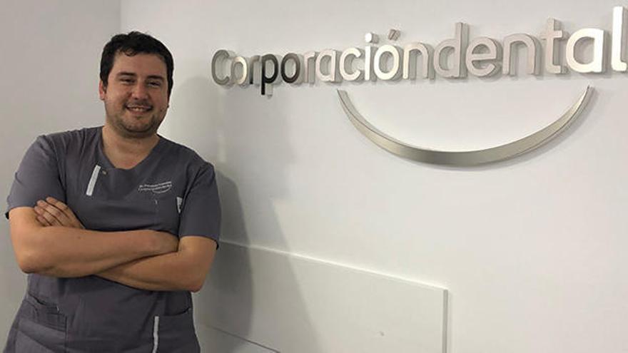 El doctor Francisco Cascales, miembro del equipo de ortodoncistas de Corporación Dental.
