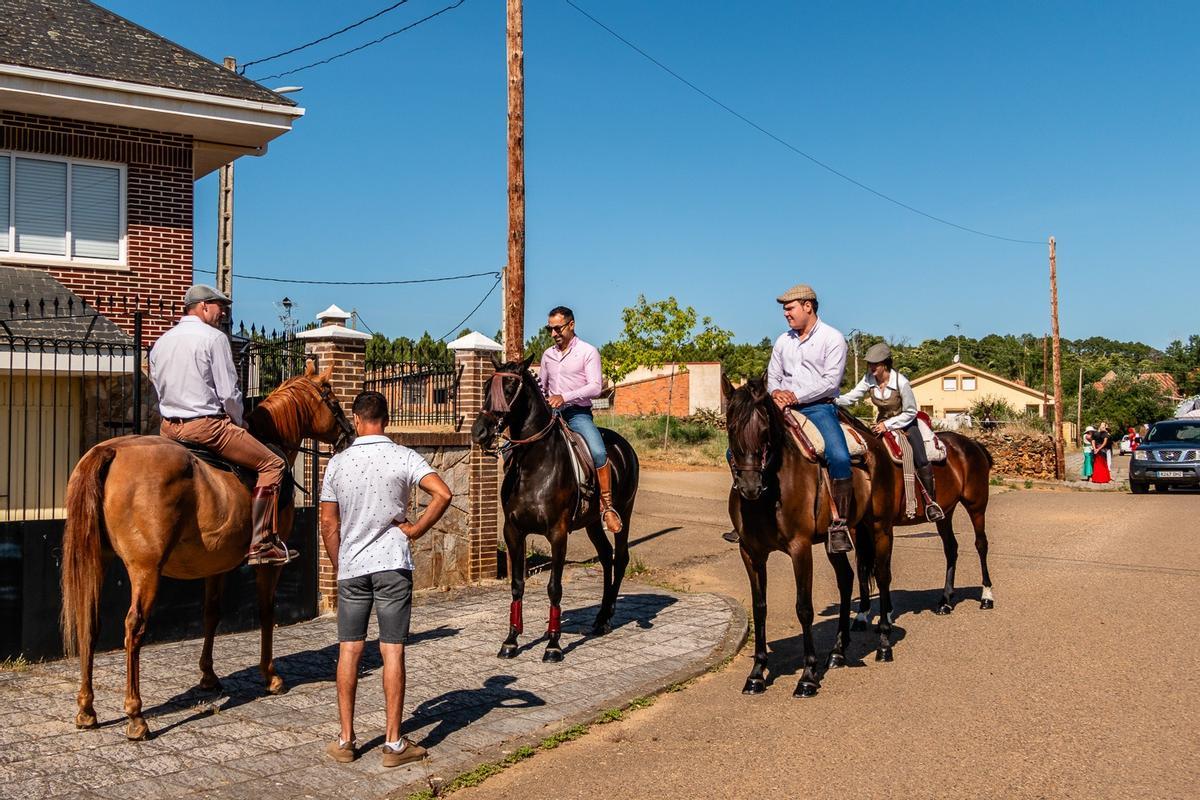 Sevillanas y lunes en Tábara: así celebra su particular feria rociera