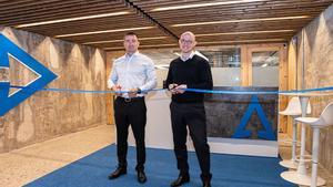 Boris Batine y Alexander Dunaev en la inauguración de las nuevas oficinas de ID Finance en Barcelona, el pasado noviembre.