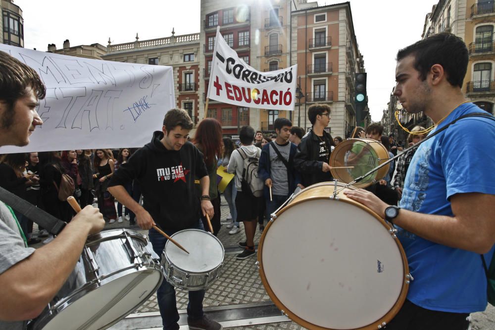 Concentración en Alcoy contra las reválidas