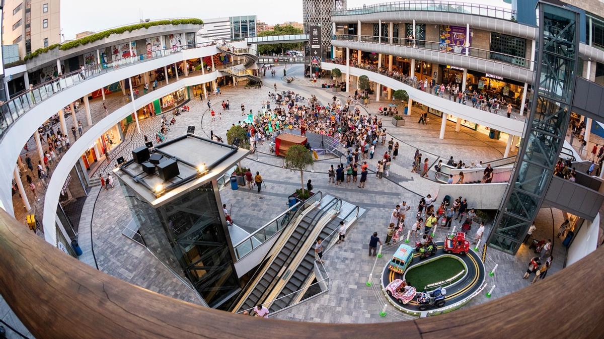 Vista general del centro comercial y sus atracciones.