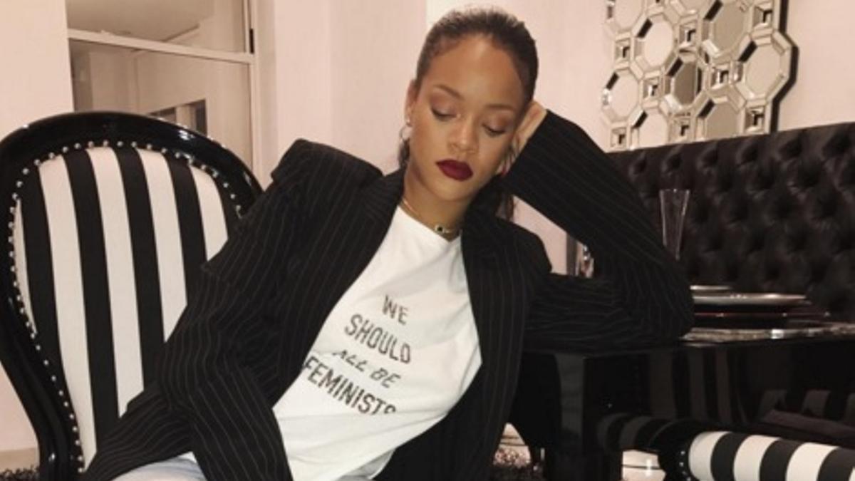 Rihanna con la camiseta de Dior