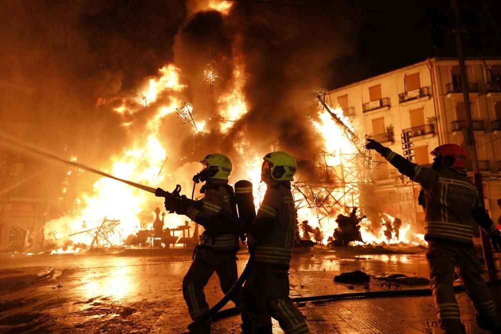 La Nit de la Cremà pone fin a las Fallas 2018